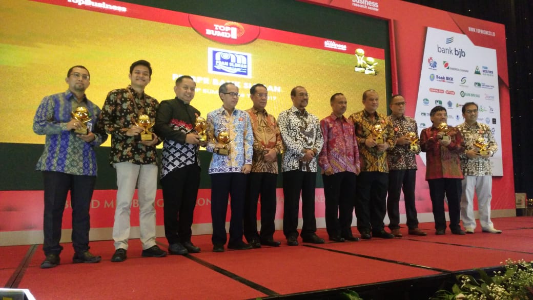 Pd Bpr Bkk Purwodadi Raih Penghargaan Top Bumd Tahun 2019 Pojok